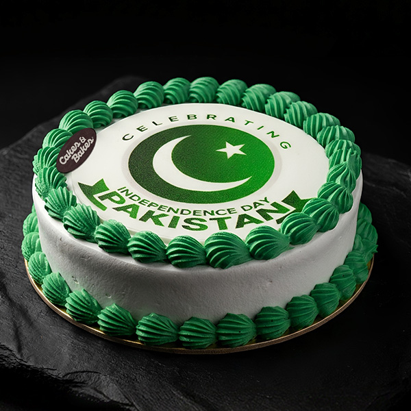 Pakistani Flag Cake featuring the green and white colors of the Pakistan national flag, designed for Independence Day celebrations by Cakes and Bakes Bakery Dubai.